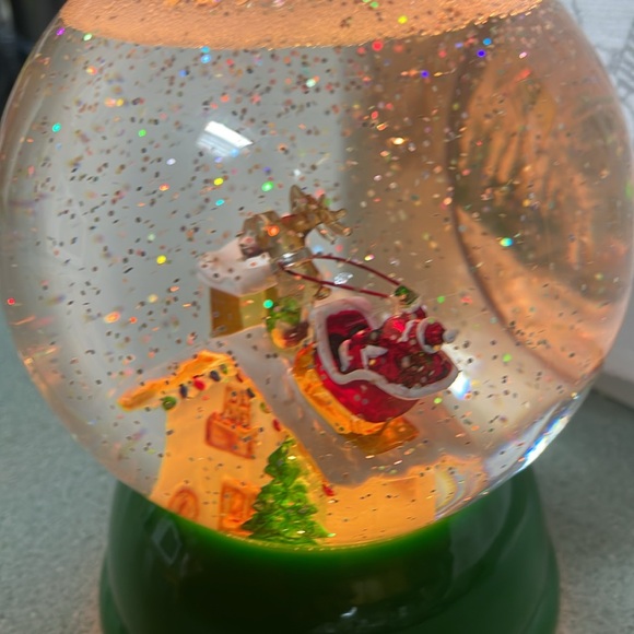 NIB seasons of cannon falls lighted water globe with Santa & reindeer - Picture 4 of 8
